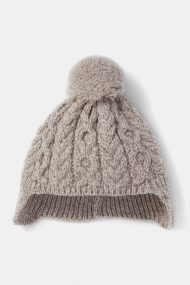 Kindermütze mit Bommel und Ohrenklappen