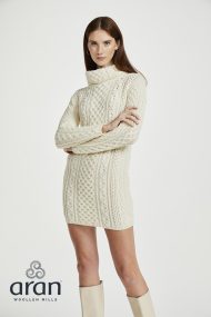 Aran-Pulloverkleid mit Rollkragen