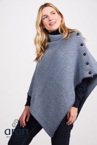 Poncho im Fischgrätmuster mit Knöpfen