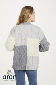 Dreifarbige Patchwork-Strickjacke – Bild 4