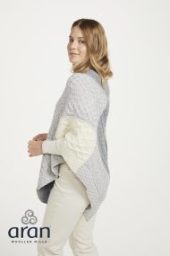 Dreifarbiger Patchwork-Poncho – Bild 3