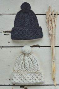 Bommelmütze mit Waben- und Zopfmustern