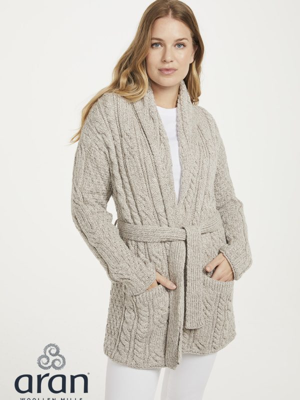 Strickjacke mit Schalkragen und Gürtel