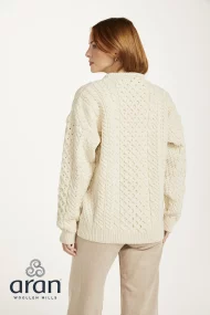 Klassischer Aran-Pullover – Crème (Unisex) - Image 2
