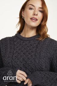 Klassischer Aran-Pullover – Grau (Unisex) - Image 3