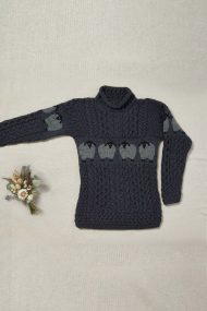Damenpullover mit Schafmotiven