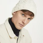 Bonnet à pompon et torsades