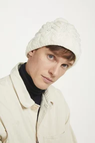 Bommelmütze mit Zopfmustern