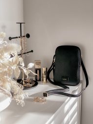 <span>CASSIA Phone Bag</span> - <span>Schwarz</span> – Bild 4