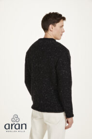 <span>Donegal Tweed Rundhalspullover mit gerolltem Kragen</span> – <span>Schwarz</span> – Bild 2