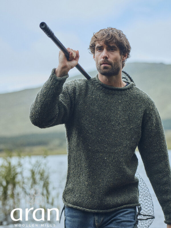 <span>Donegal Tweed Rundhalspullover mit gerolltem Kragen</span> – <span>Grün</span>