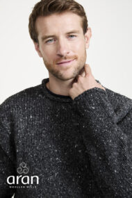 Donegal Tweed Rundhalspullover mit gerolltem Kragen – Grau - Image 2