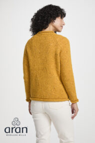 Rundhalspullover für Damen mit gerolltem Kragen und Raglanärmeln – Gelb - Image 3