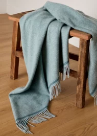 Überwurf «Dunbrody» aus Lammwolle – Aquablau und Blaugrün - Image 2