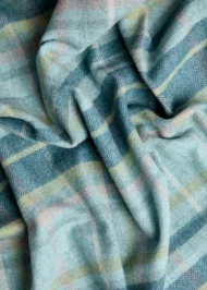 Überwurf «Rosslare» aus Lammwolle – Türkisblaues Tartanmuster - Image 4