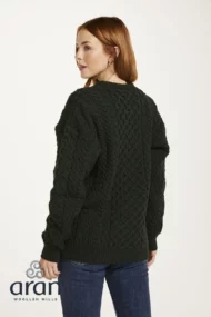 Klassischer Aran-Pullover – Dunkelgrün (Unisex) – Bild 3