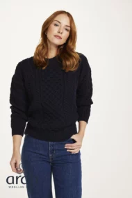 Klassischer Aran-Pullover – Dunkelblau (Unisex) – Bild 5