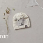 Mütze für Babies mit Schafmotiv