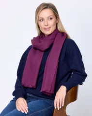 Schal aus Kaschmir und weicher Wolle – Aubergine – Bild 2