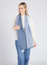 Schal aus superweicher Merinowolle – Vier Denimfarben