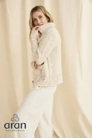 Strickjacke aus Baumwolle und Leinen mit Aranmuster – Bild 4