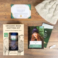 Bio-Strickset «Riley» Aranmütze – Brombeerenviolett