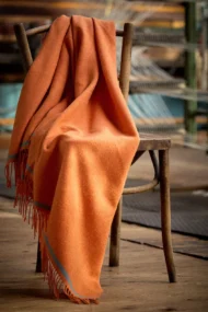 Decke aus Lammwolle «Dara» - Clementine und Aqua – Bild 3