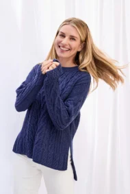 Aran-Pullover in Kastenform mit Seitenschlitzen - Persischblau – Bild 2